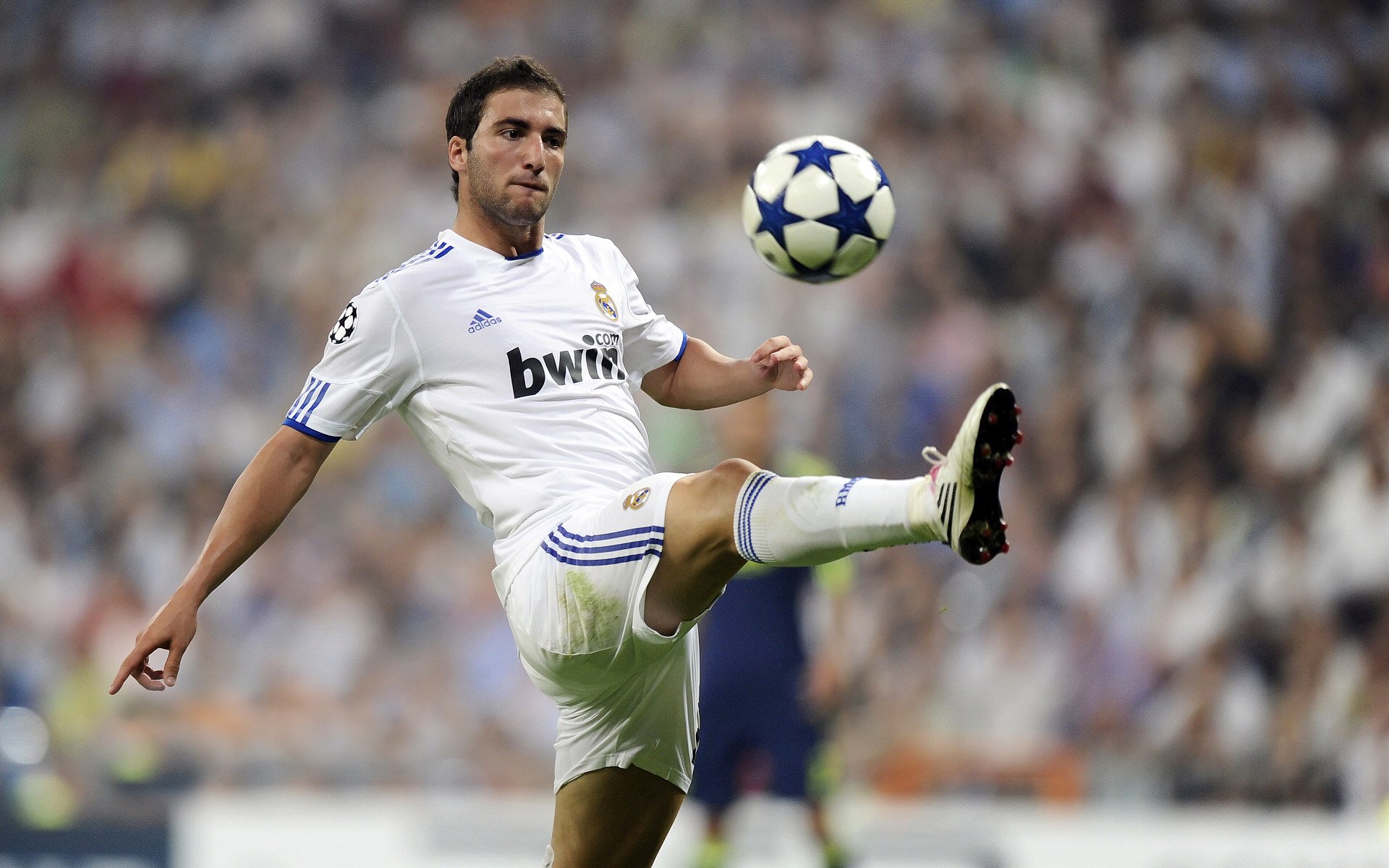 米切尔持球推进节奏控制得当，米切尔防守如何